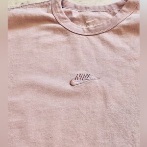 Nike Sportswear Premium Tee, Men’s size Medium, Iced Lilac